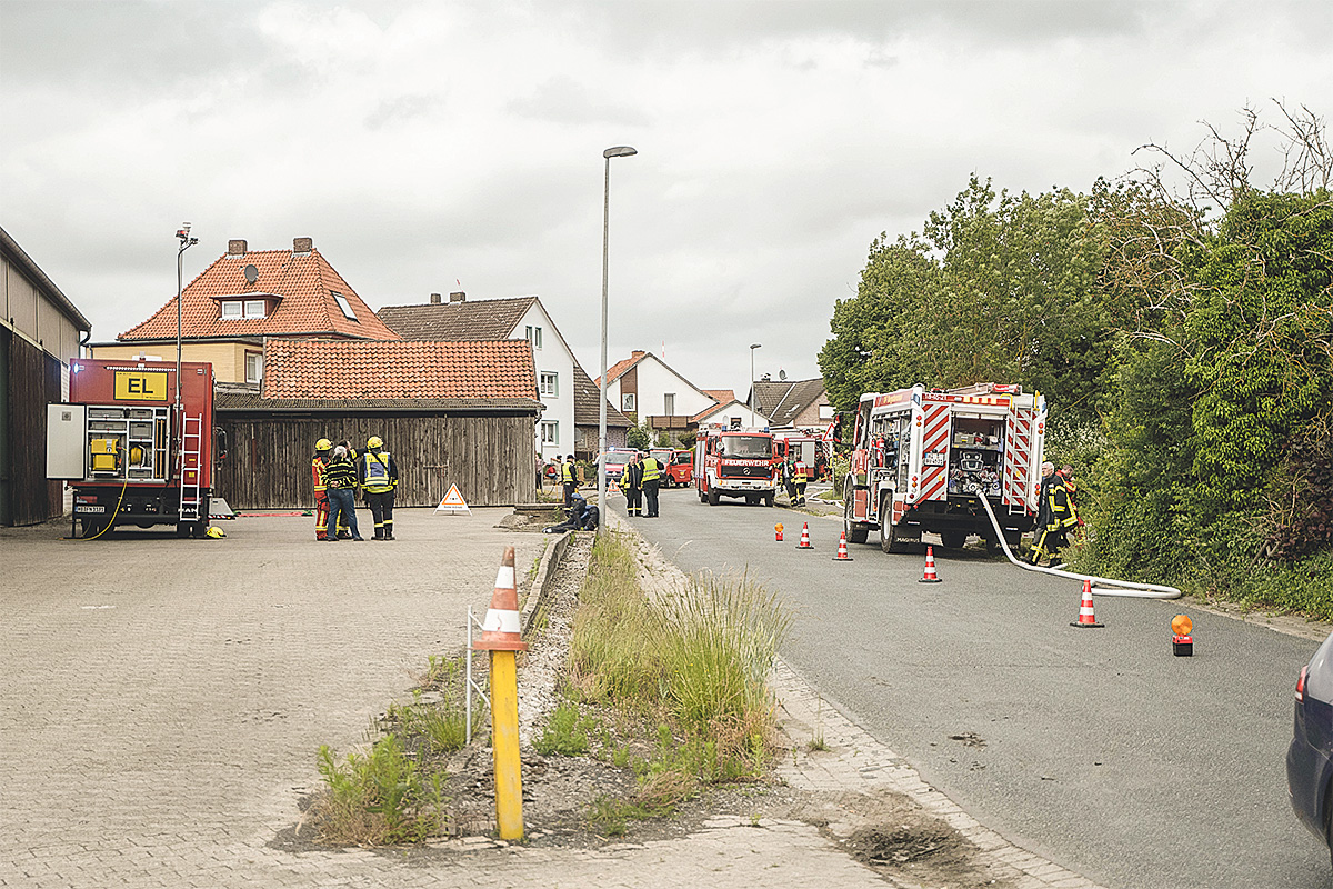 Trainiert wurde das Zusammenwirken mehrerer Ortsfeuerwehren bei einer komplexen Schadenslage.
