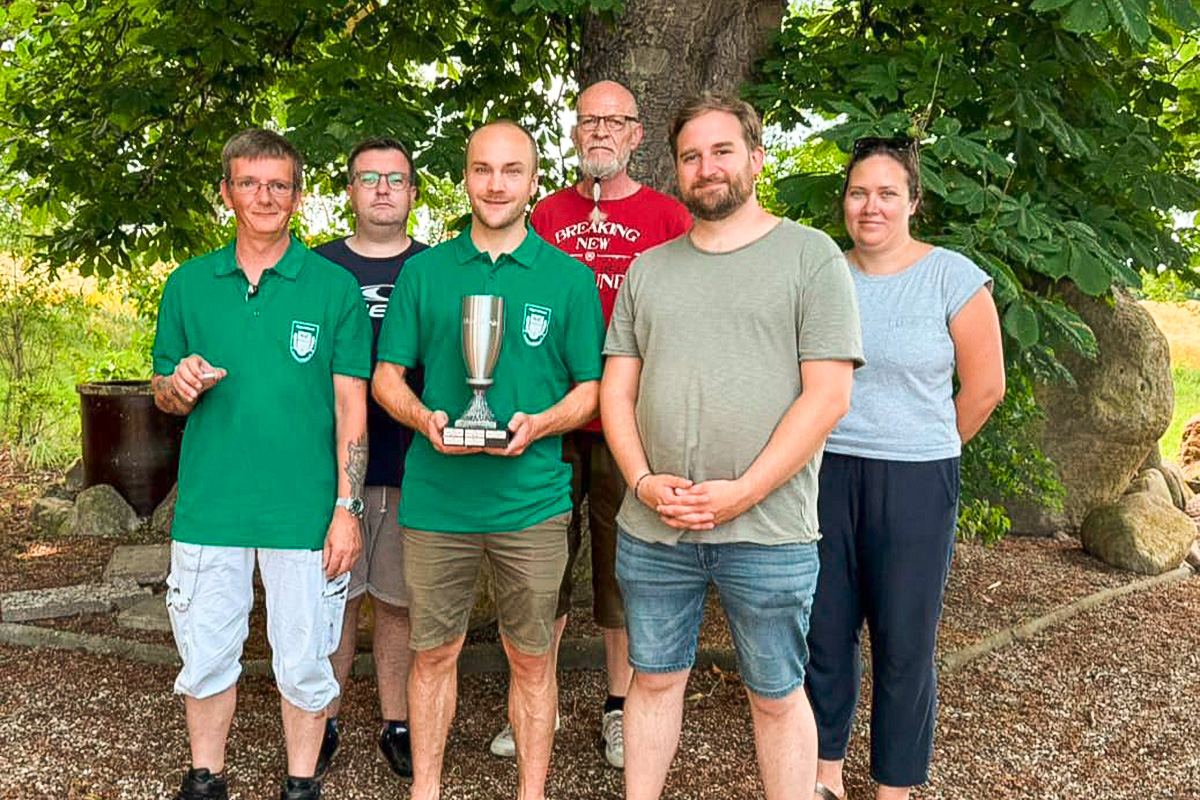 Sieger und Teilnehmer beim All-Round-Pokal-Schießen 2026 (von links): Ronny Wolf, Tobias Friedrischak, Arne Neumann, Jens Paasche, Oliver Hartmann und Franziska Friedrischak