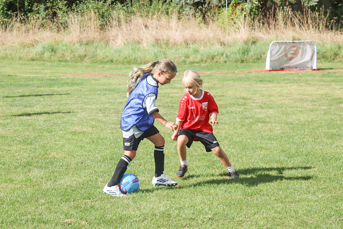 G-Juniorinnen Spielszene: JSG im Innerstetal (links) gegen TSV Lutter.