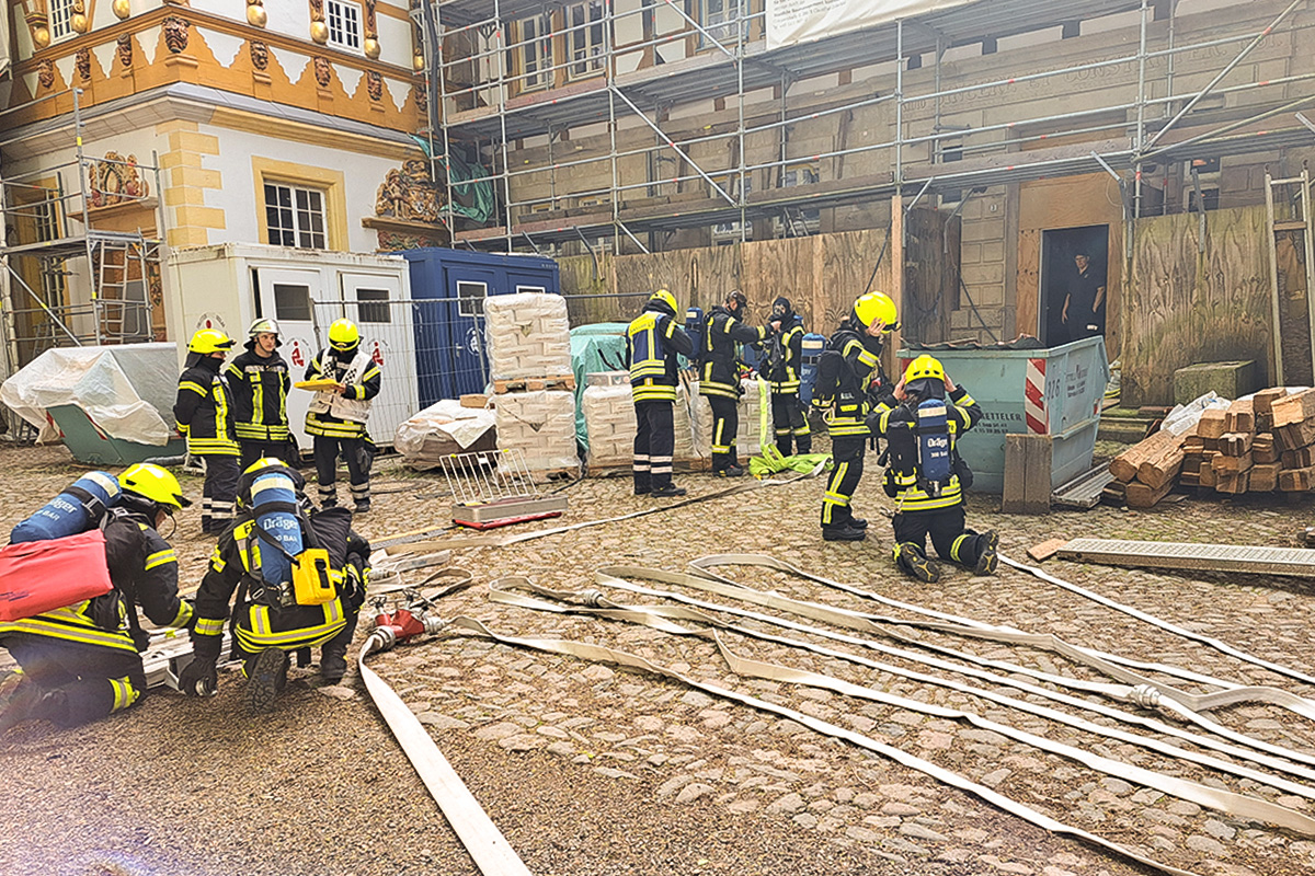 Brandbekämpfung am Schloss