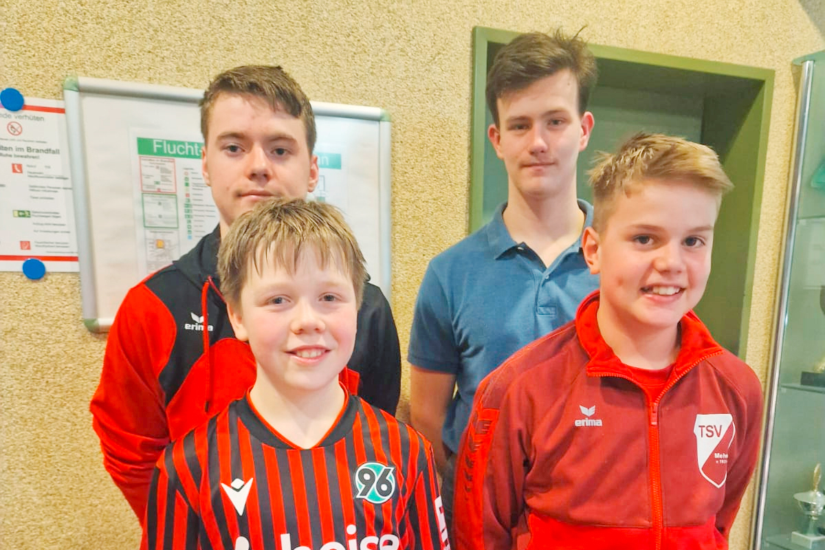 Von links vorne nach rechts hinten: Magnus Klemke, Finn Querndt, Tristan Norbert Hänning und Lukas Delp.