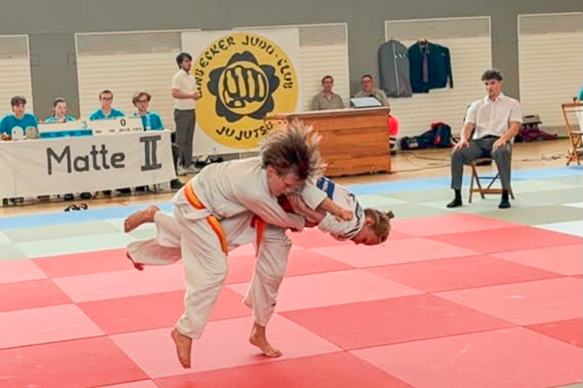 Jonas Kühn ließ seinen Gegner mit seinem Spezialwurf abheben.