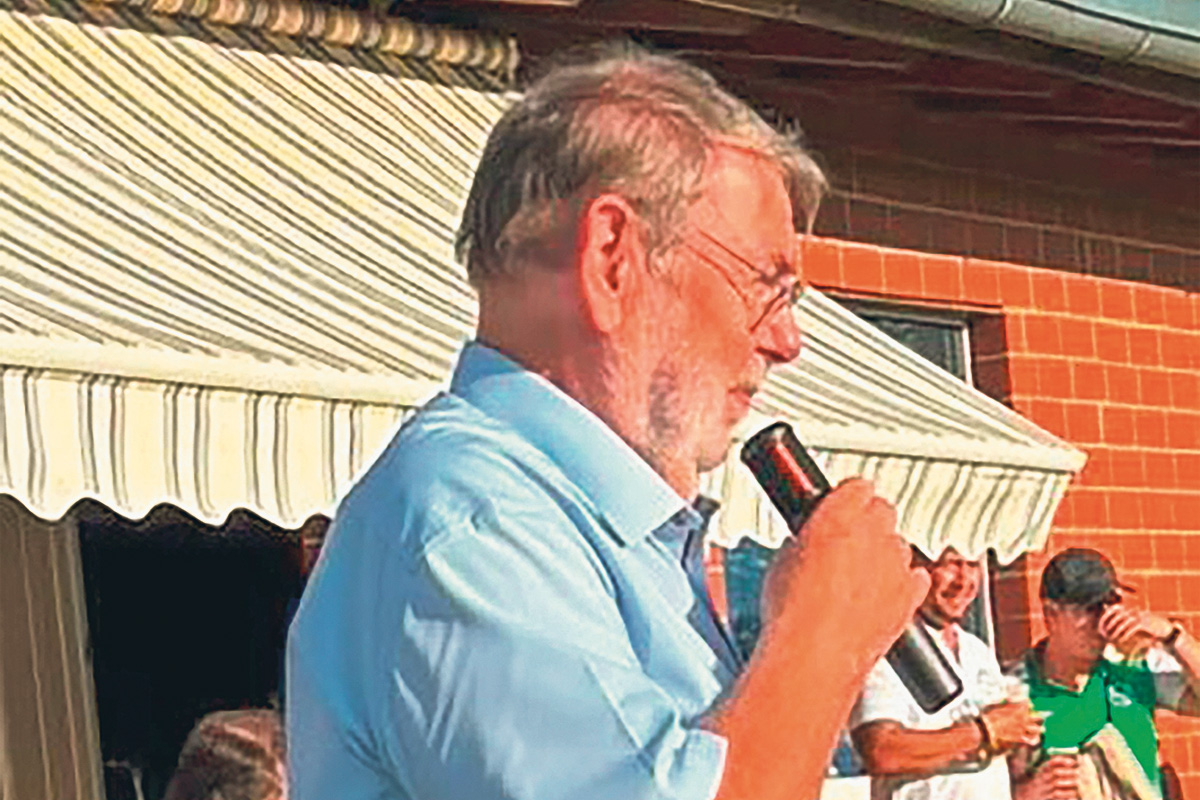 Vorsitzender SC Germania Wierthe – Achim Horaiske - bei der Siegerehrung.