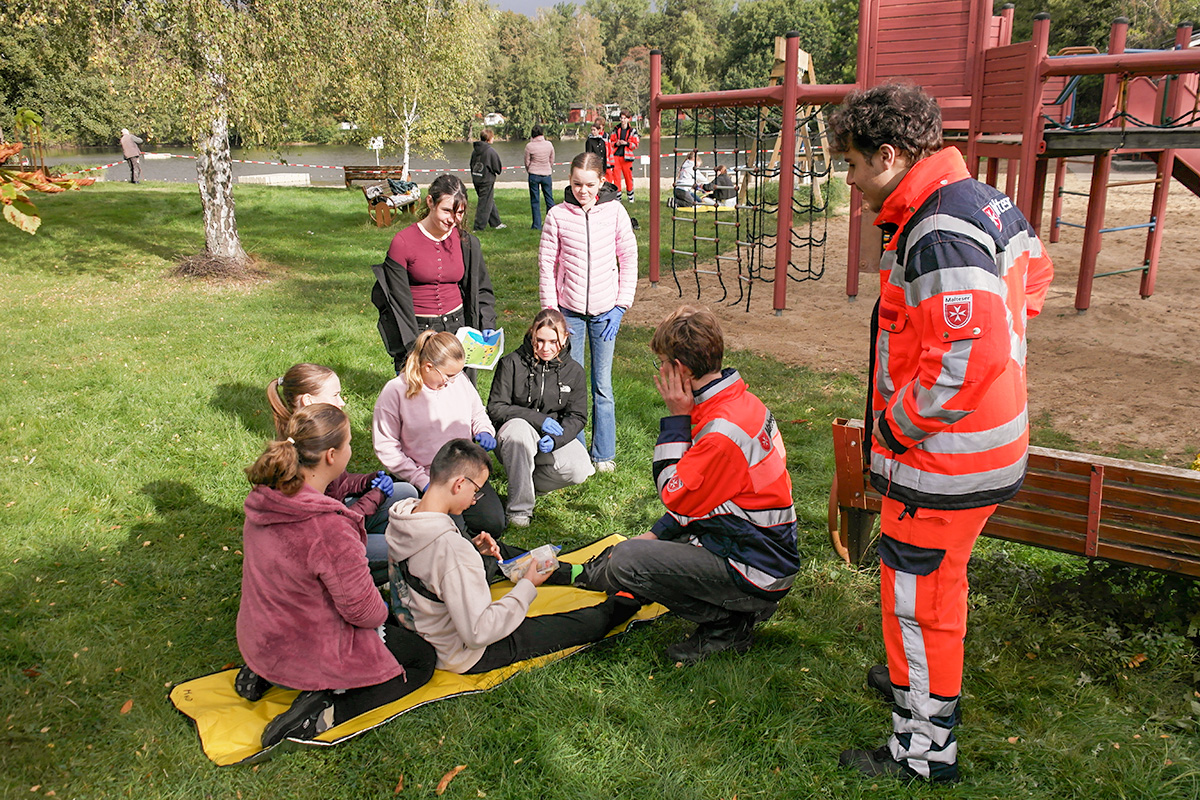 Unser Team leistet engagiert Erste Hilfe.