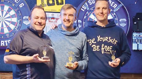Die drei Erstplatzierten (von links): David Diaz Jach (2. Platz), Tobias Voges (1. Platz) und Timo Weber (3. Platz)