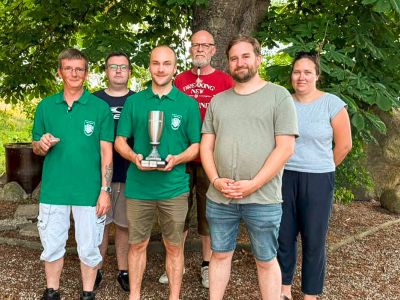 Sieger und Teilnehmer beim All-Round-Pokal-Schießen 2026 (von links): Ronny Wolf, Tobias Friedrischak, Arne Neumann, Jens Paasche, Oliver Hartmann und Franziska Friedrischak