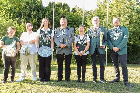 Könige 2026 (von links): Lea Vree, Danny Lennart Keune, Lara Foedke, Andreas Foedtke, Tamara Foedke, Bernd Pusch und Tobias Bruns.