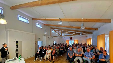 Dorfgemeinschaftshaus war bis auf den letzten Platz gefüllt – Andrang war enorm.
