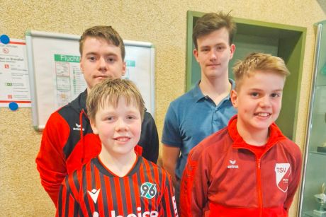 Von links vorne nach rechts hinten: Magnus Klemke, Finn Querndt, Tristan Norbert Hänning und Lukas Delp.