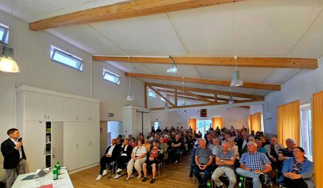 Dorfgemeinschaftshaus war bis auf den letzten Platz gefüllt – Andrang war enorm.