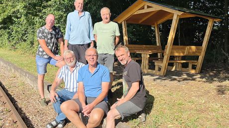 Spender und Mitglieder des Vorstands „Wir in Sottrum e. V.“ (von links) Dennis Sperber, Peter Weidner, Andreas Sperber, Hubert Koll, Matthias Bertram und Detlef Adelhelm.