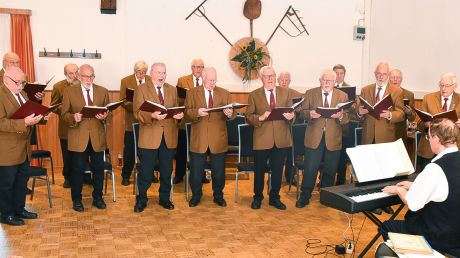 Die Sängergemeinschaft Algermissen unter der Leitung von Lothar Wedekind vor gut einem Jahr bei einem Konzert in Lühnde.
