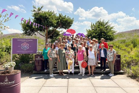 Tagesausflug der LandFrauenVerein Rössing-Barnten führt zum Aromagarten und Schloss Brake.